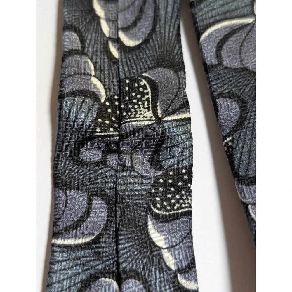 J Blades & Co Mens Silk Tie Grey Black White Abstract Geometric Monterey Bay USA